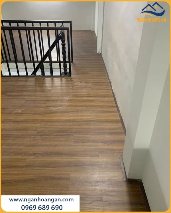 Thi Công Sàn Nhựa Hèm Khoá THFloor HS8017 Cho Nhà Ở